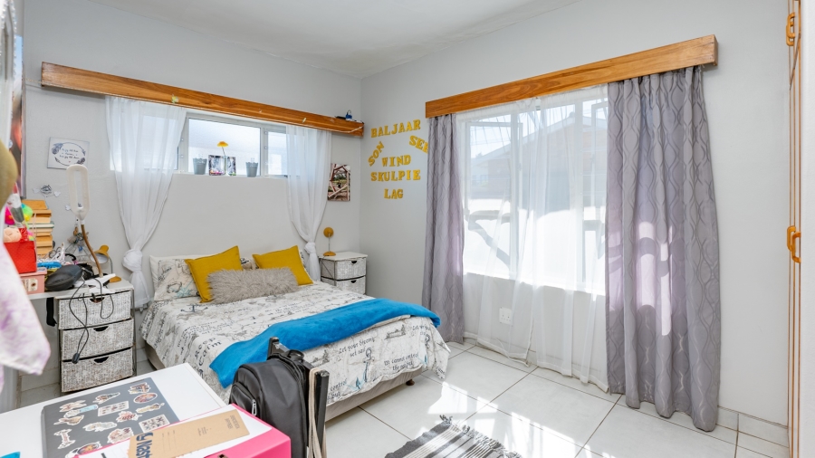 7 Bedroom Property for Sale in Struisbaai Western Cape